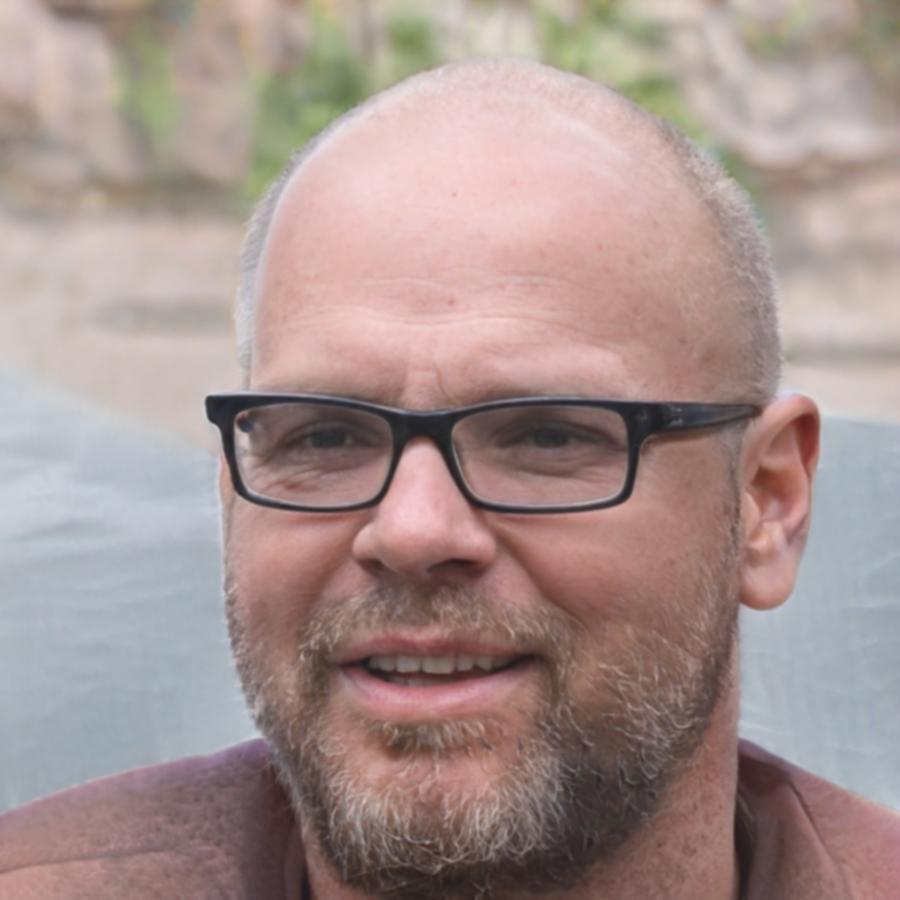 Dr. Marcus Weber - Finanzanalyst